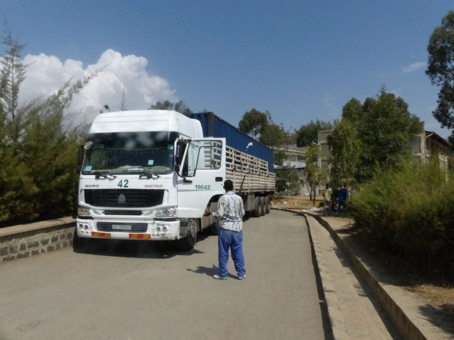 Containier kommt im Ayder Hospital an